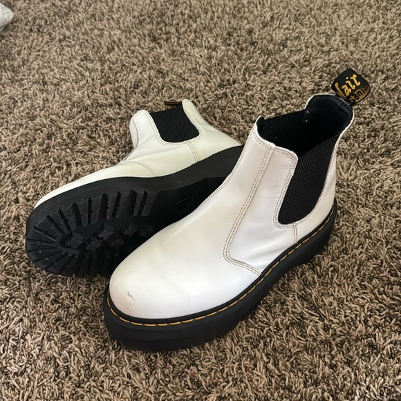 Size 10 platform dr martens - Picture 1 of 1